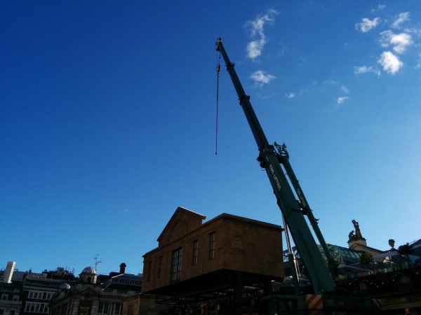 floating-covent-garden-Alex-Chinneck